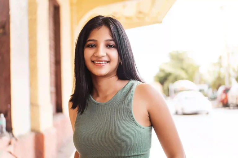 portrait-of-a-smiling-young-hispanic-woman-looking-2025-02-09-00-51-04-utc
